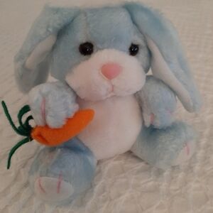 VINTAGE Plush Chubby Bunny Holding a Carrot Russ Berrie & Co Inc, Item 301